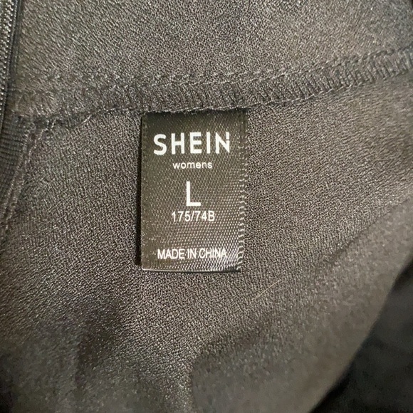 Black flowy knee length skirt - Picture 3 of 4